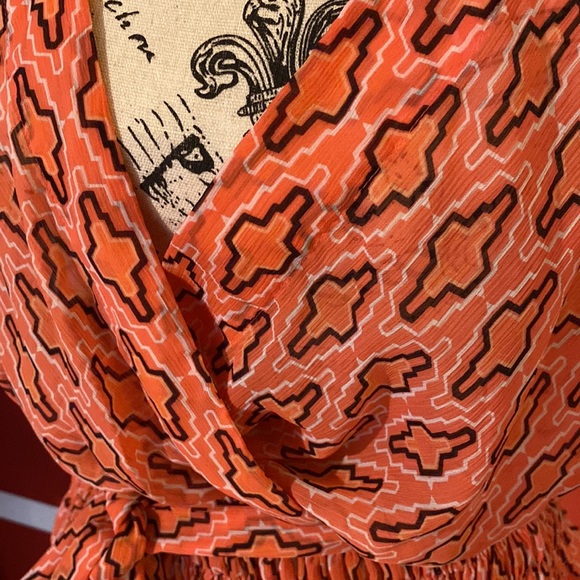 Small Worthington blouse with a belt comes with hoop for the belt short sleeve . - Picture 4 of 7